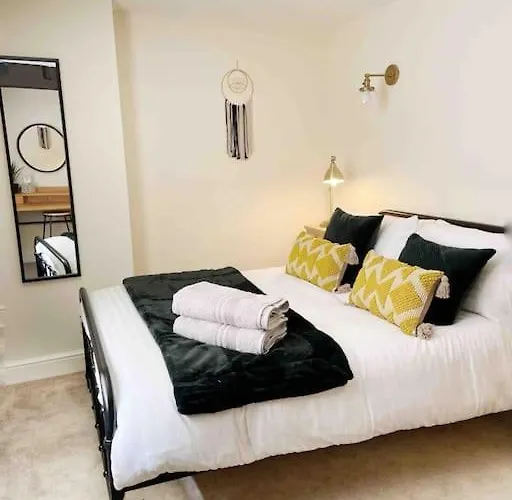 Riverside Apartment - York